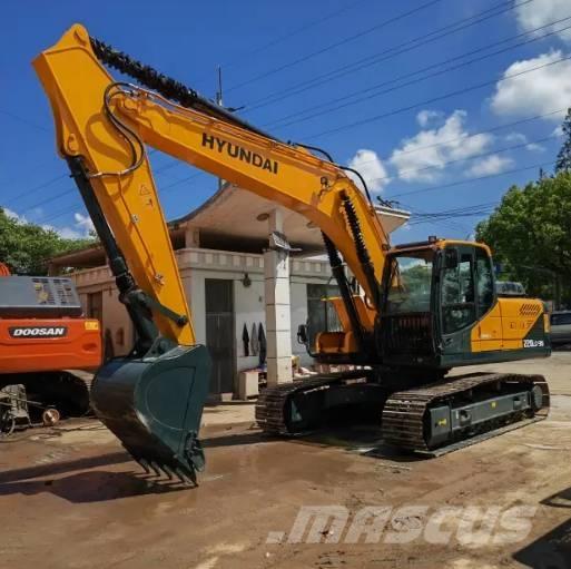 Hyundai R220LC-9S حفارات زحافة