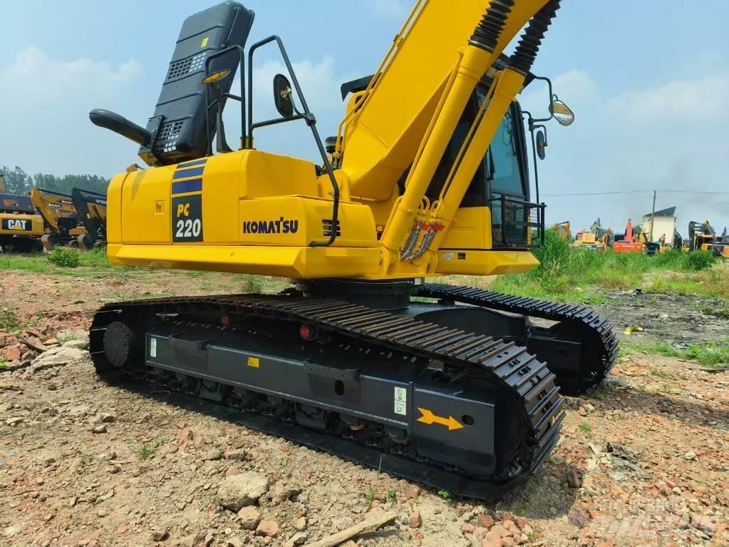 Komatsu PC 220-8 حفارات زحافة