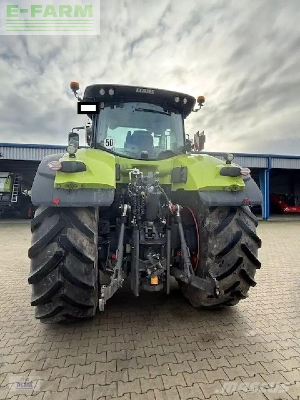CLAAS axion 930 الجرارات