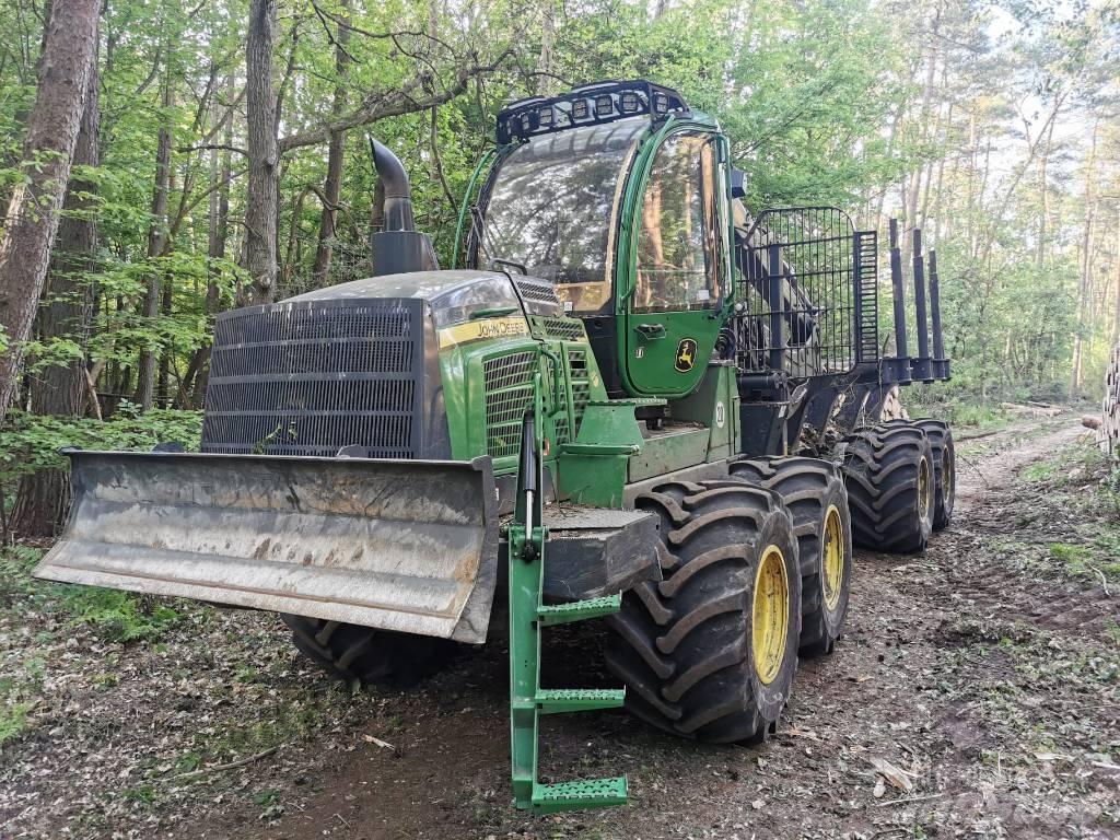 John Deere 1110G شاحنات