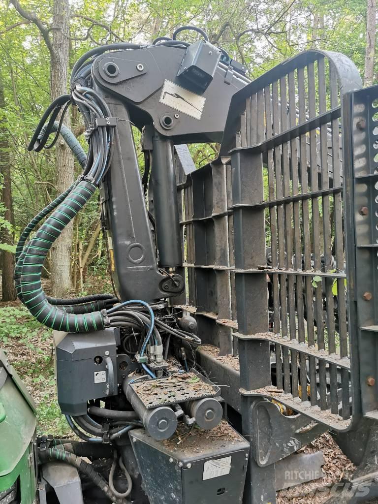 John Deere 1110G شاحنات