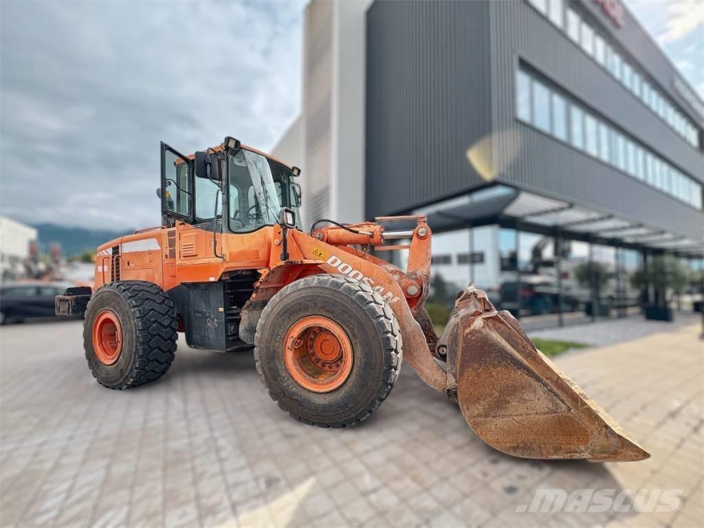 Doosan DL 300 لوادر بعجل