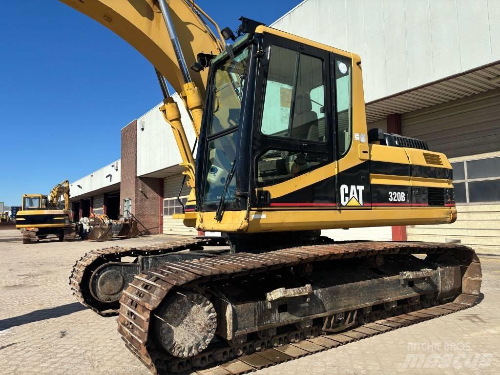 CAT 320 B L حفارات زحافة