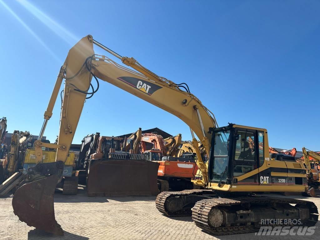 CAT 320 B L حفارات زحافة