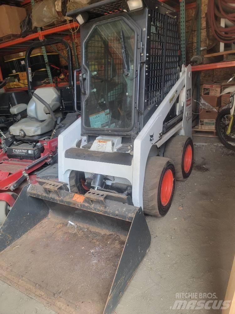 Bobcat S 70 لوادر انزلاقية التوجيه