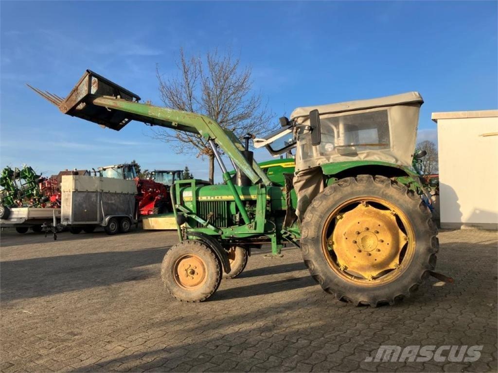 John Deere 1020 الجرارات