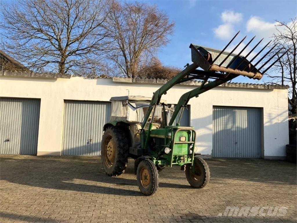 John Deere 1020 الجرارات