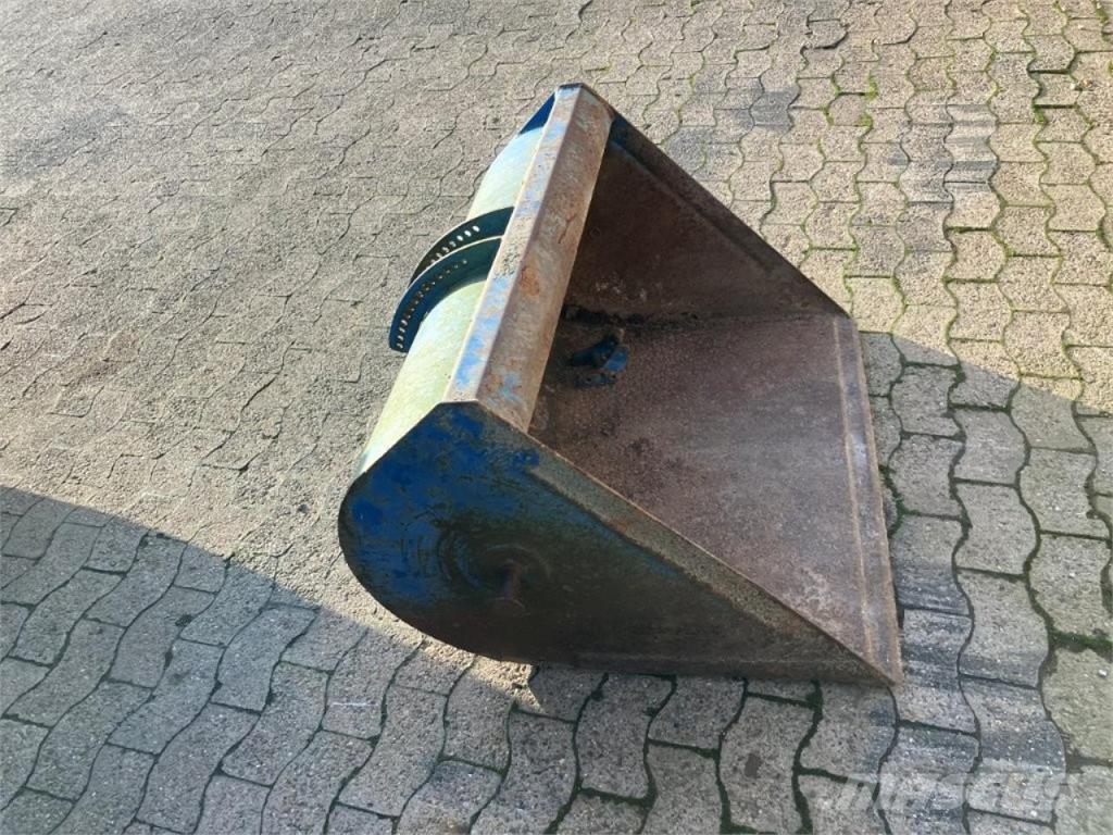 John Deere 1020 الجرارات