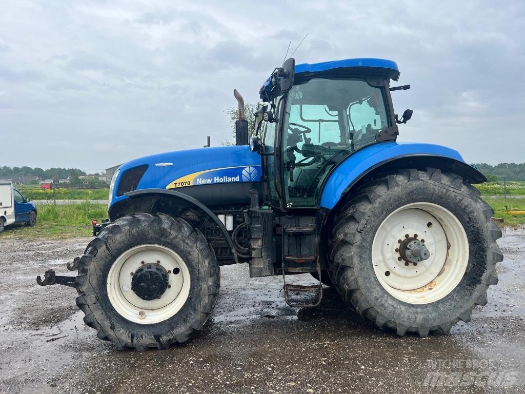 New Holland T 7070 الجرارات