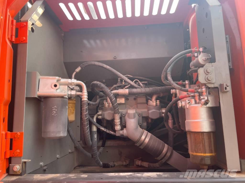 Hitachi ZX 240 حفارات زحافة