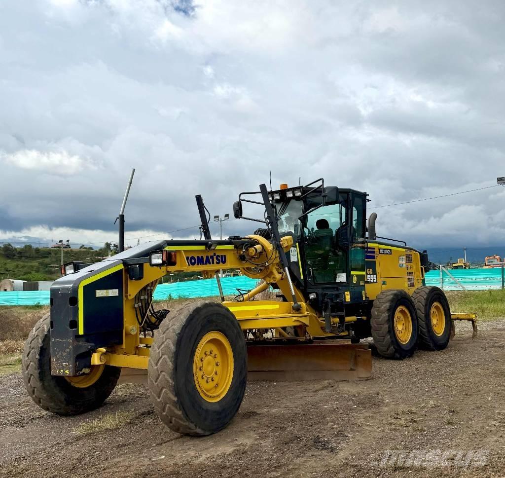 Komatsu GD555-5 معدات تمهيد الطرق
