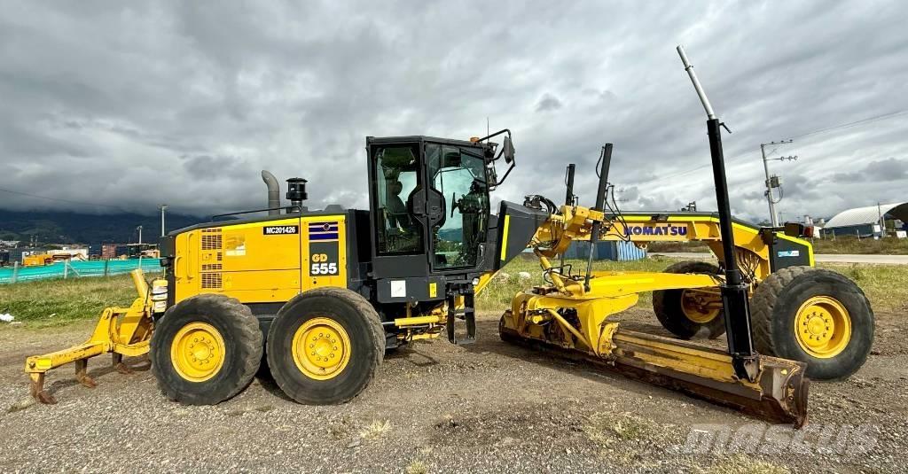 Komatsu GD555-5 معدات تمهيد الطرق