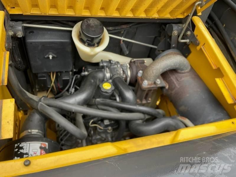 New Holland L 170 لوادر انزلاقية التوجيه