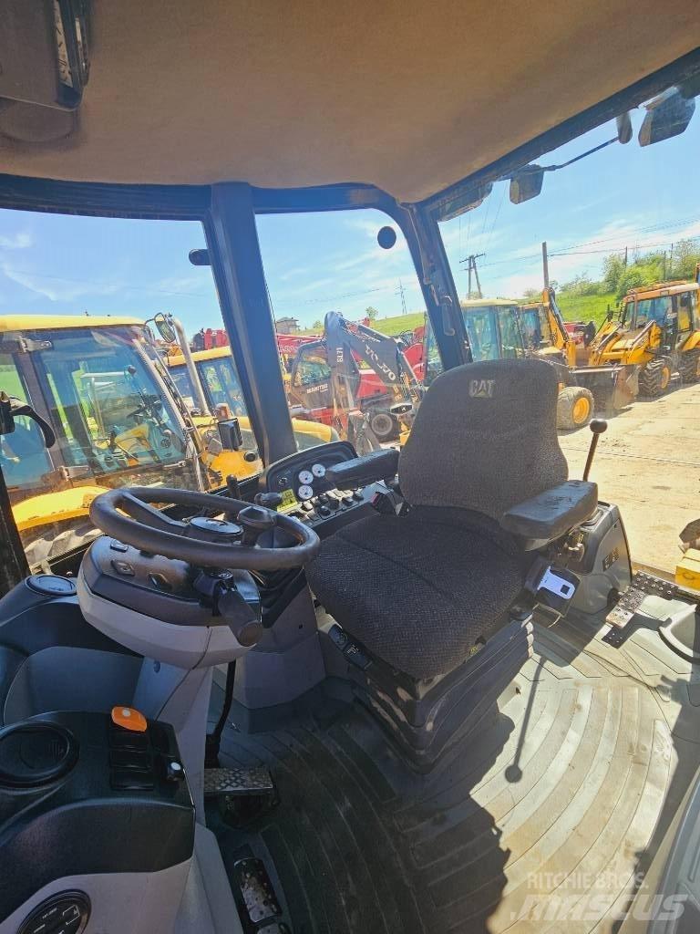 CAT 428 E لوادر ذات جرافات عكسية
