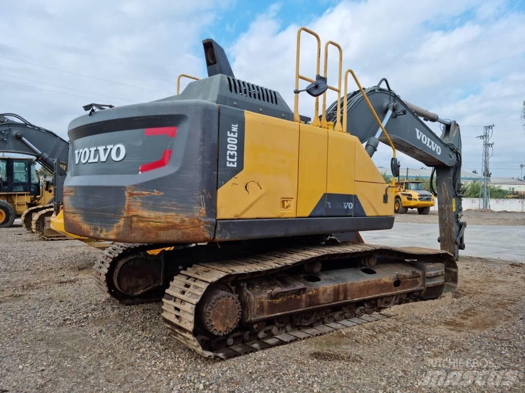 Volvo EC 300 E حفارات زحافة