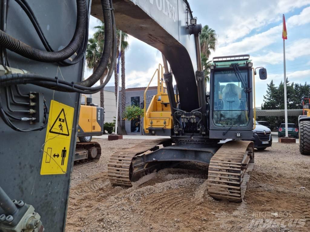 Volvo EC 300 E حفارات زحافة