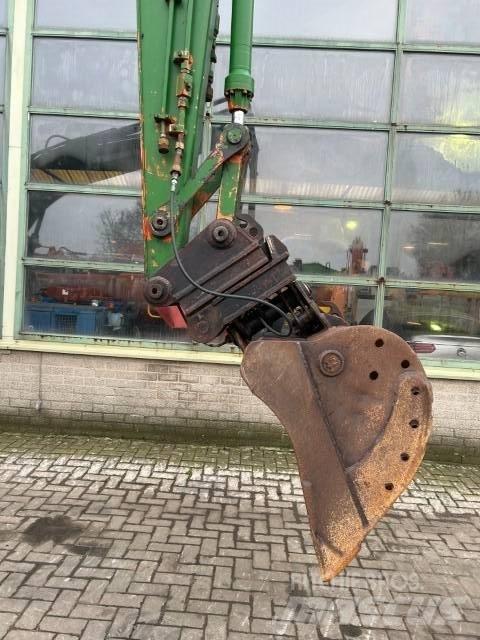 Hitachi EX120 حفارات زحافة