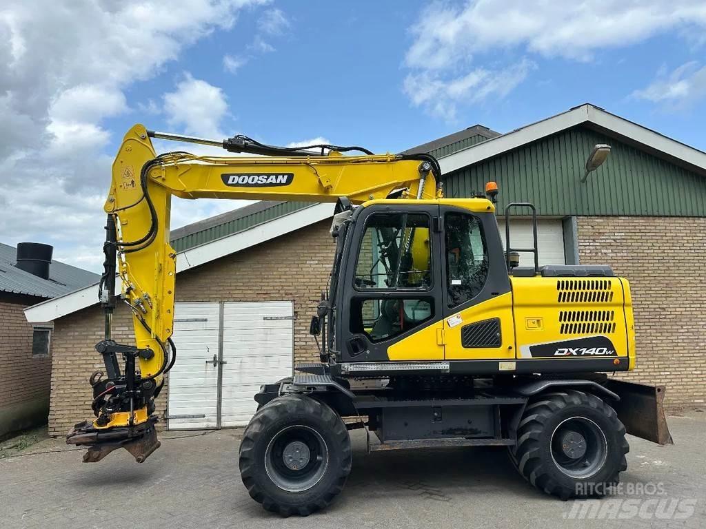Doosan DX140W-5 حفارات بعجل