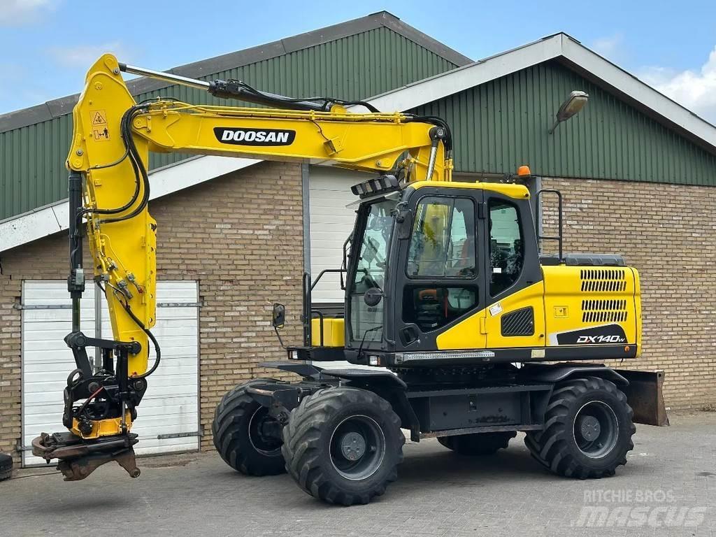 Doosan DX140W-5 حفارات بعجل