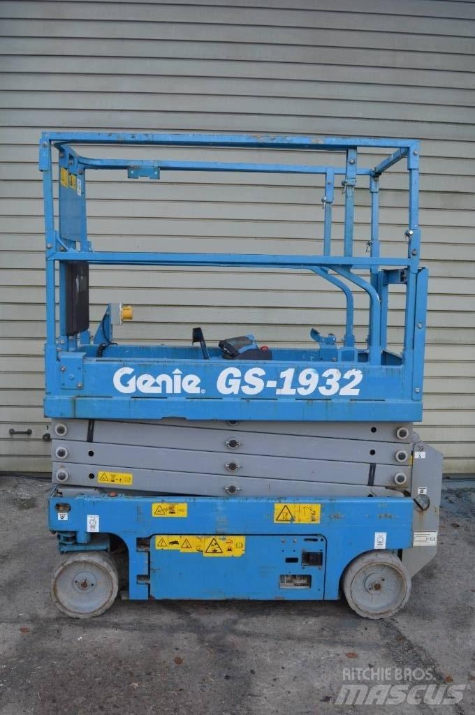 Genie GS 1932 رافعات مقصية الشكل