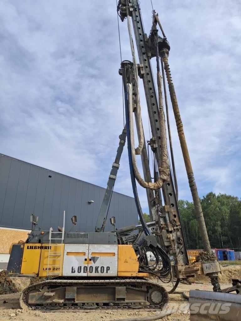 Liebherr LRB255 منصات دق خوازيق