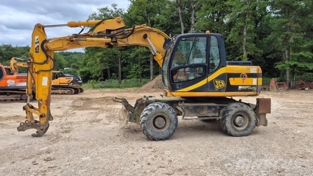 JCB JS 130 W حفارات بعجل