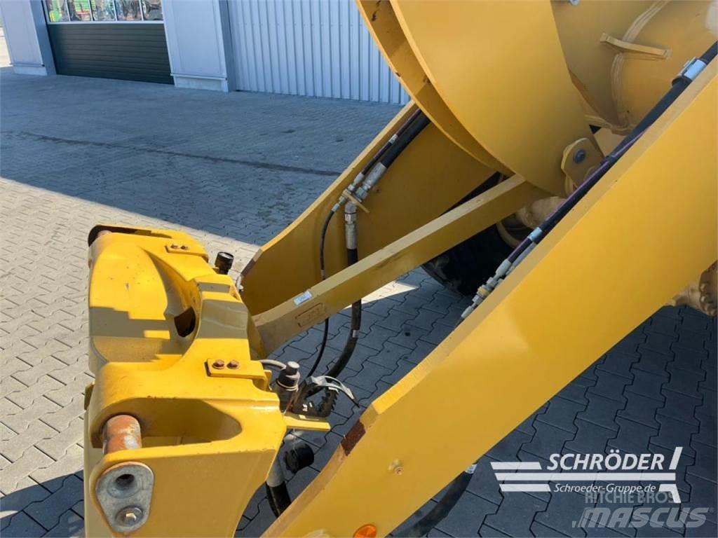 CAT 938 HL لوادر بعجل