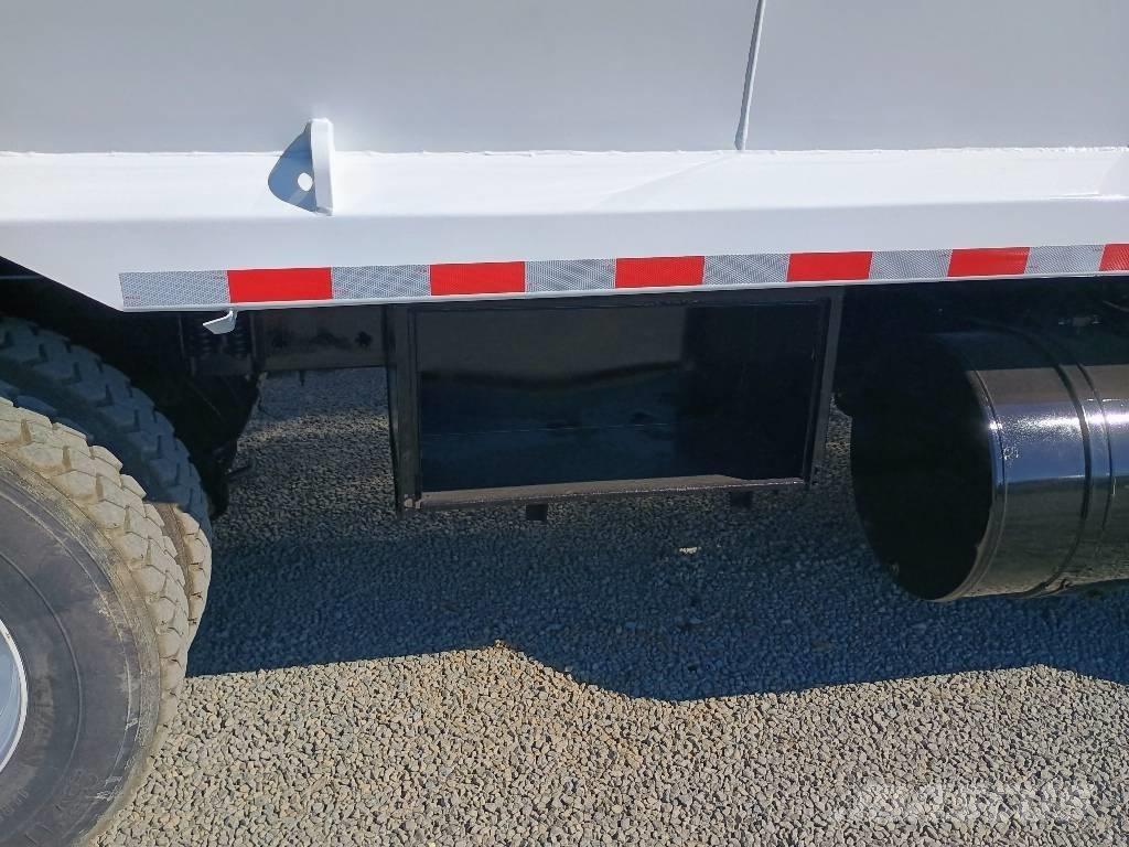 Mack MRU شاحنات المخلفات