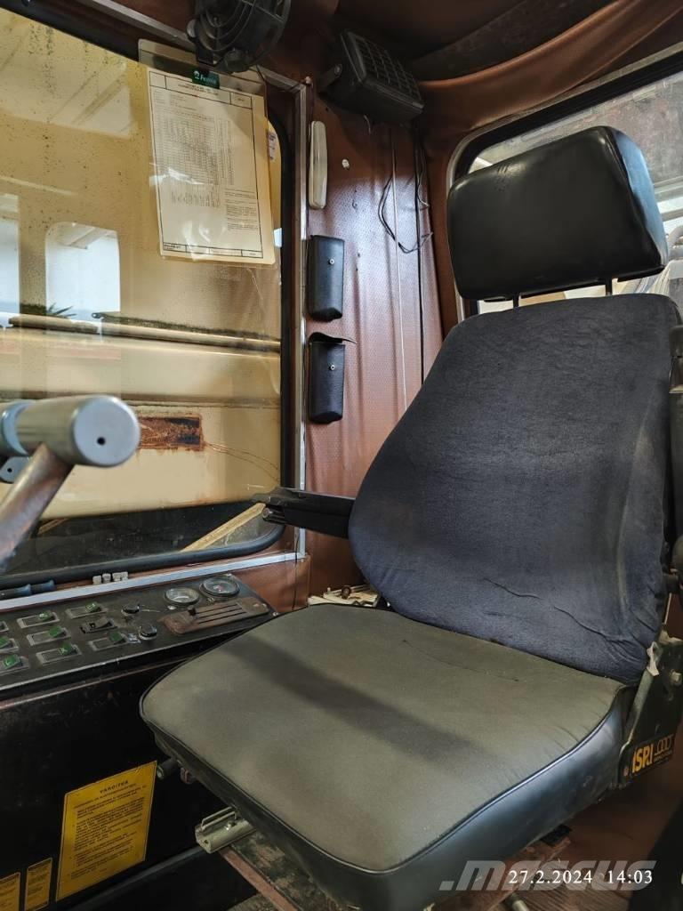 Lokomo A 353 NR رافعات صالحة لكل أنواع الطرق