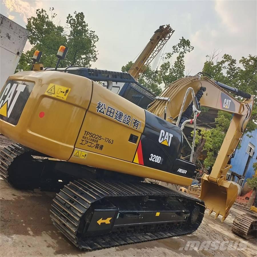 CAT 320 D حفارات زحافة