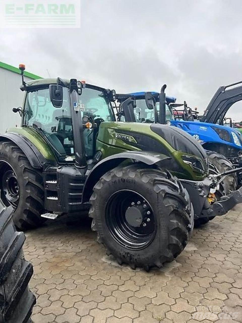Valtra t215a الجرارات