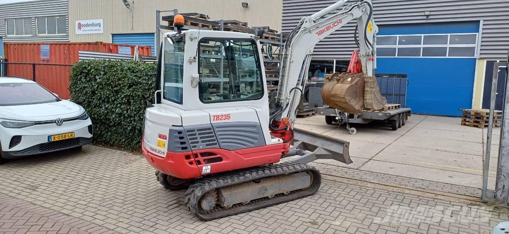 Takeuchi TB 235 CR حفارات صغيرة أقل من 7 طن (حفارات صغيرة)