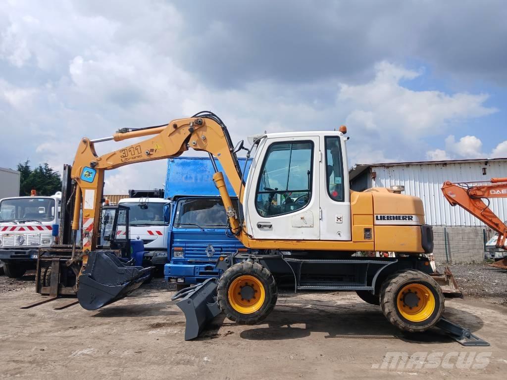 Liebherr A 311 حفارات بعجل