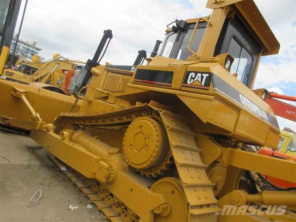 CAT D 8 N بلدوزرات مجنزرة