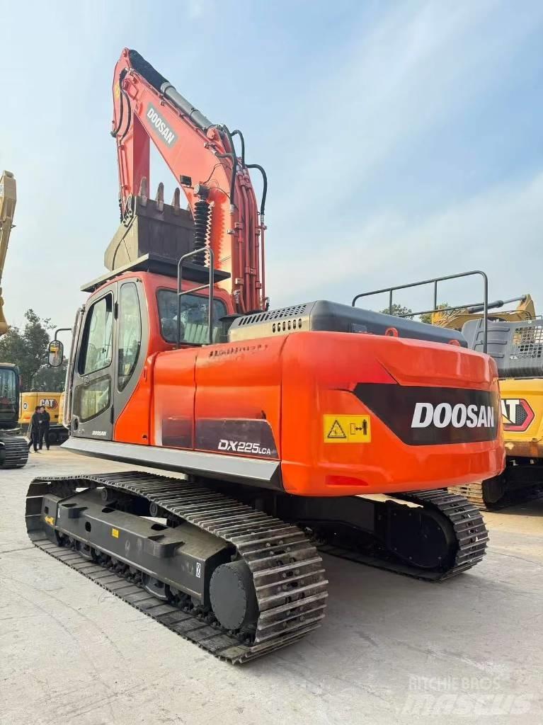 Doosan DX 225 LCA حفارات وسط 7 طن - 12 طن