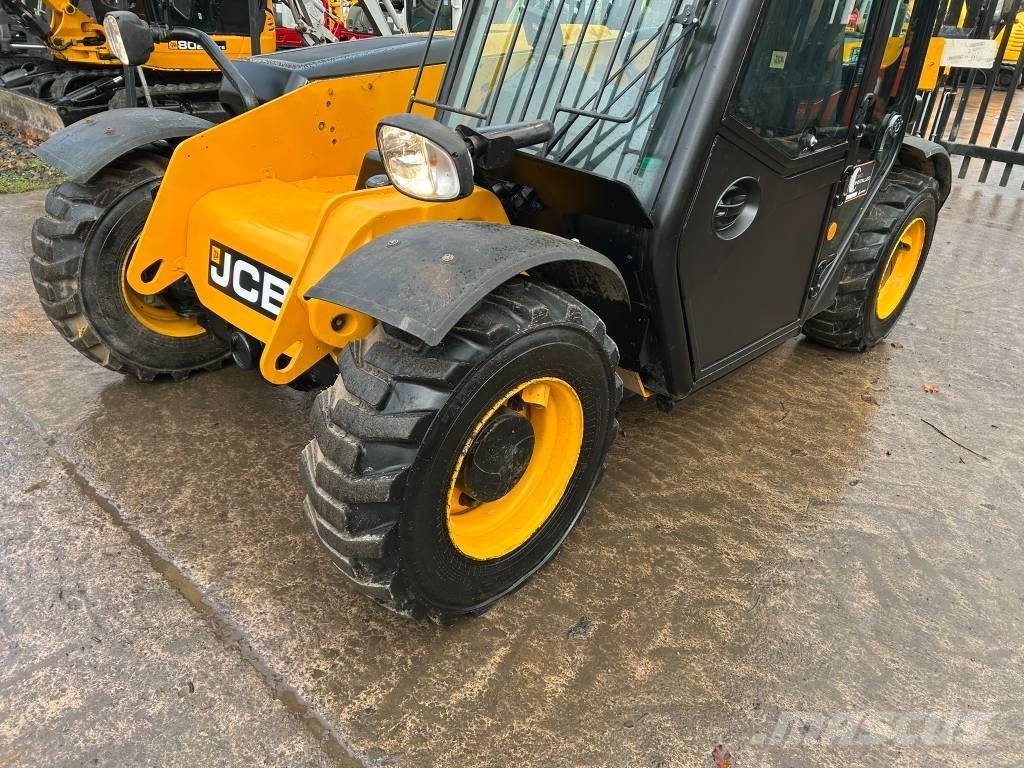 JCB 525-60 مناولات متداخلة