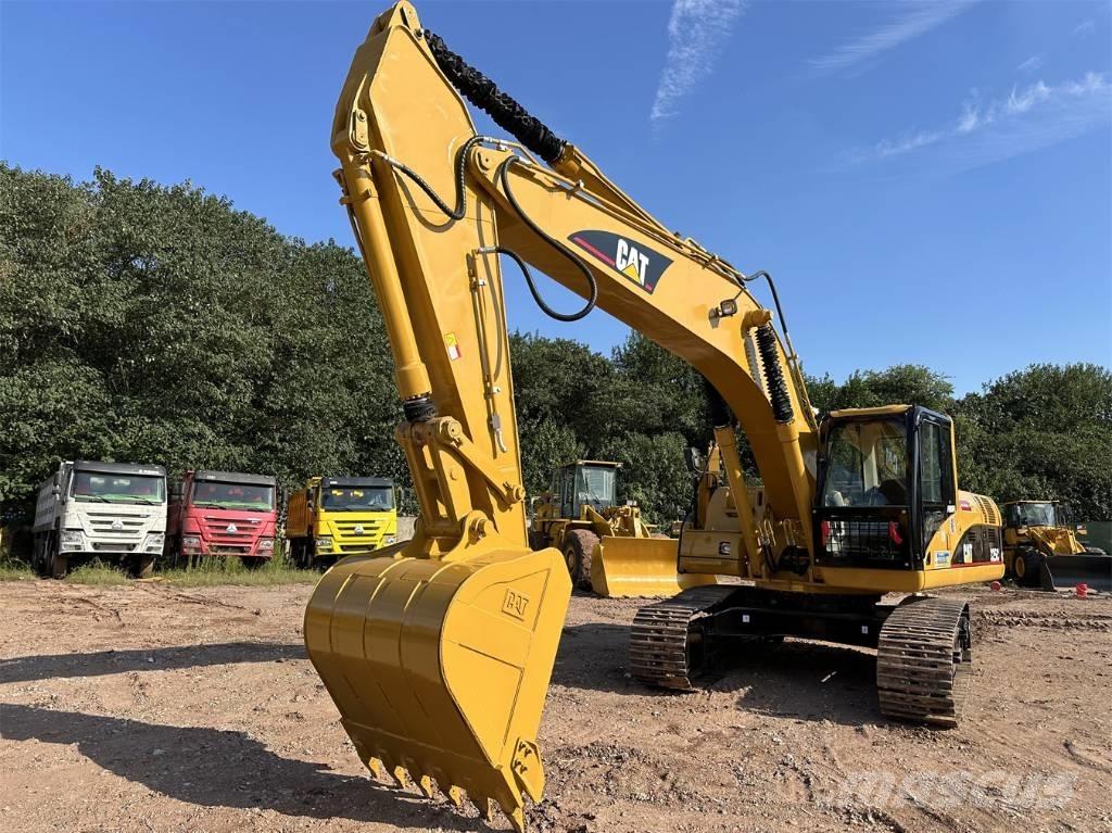 CAT 325C حفارات زحافة