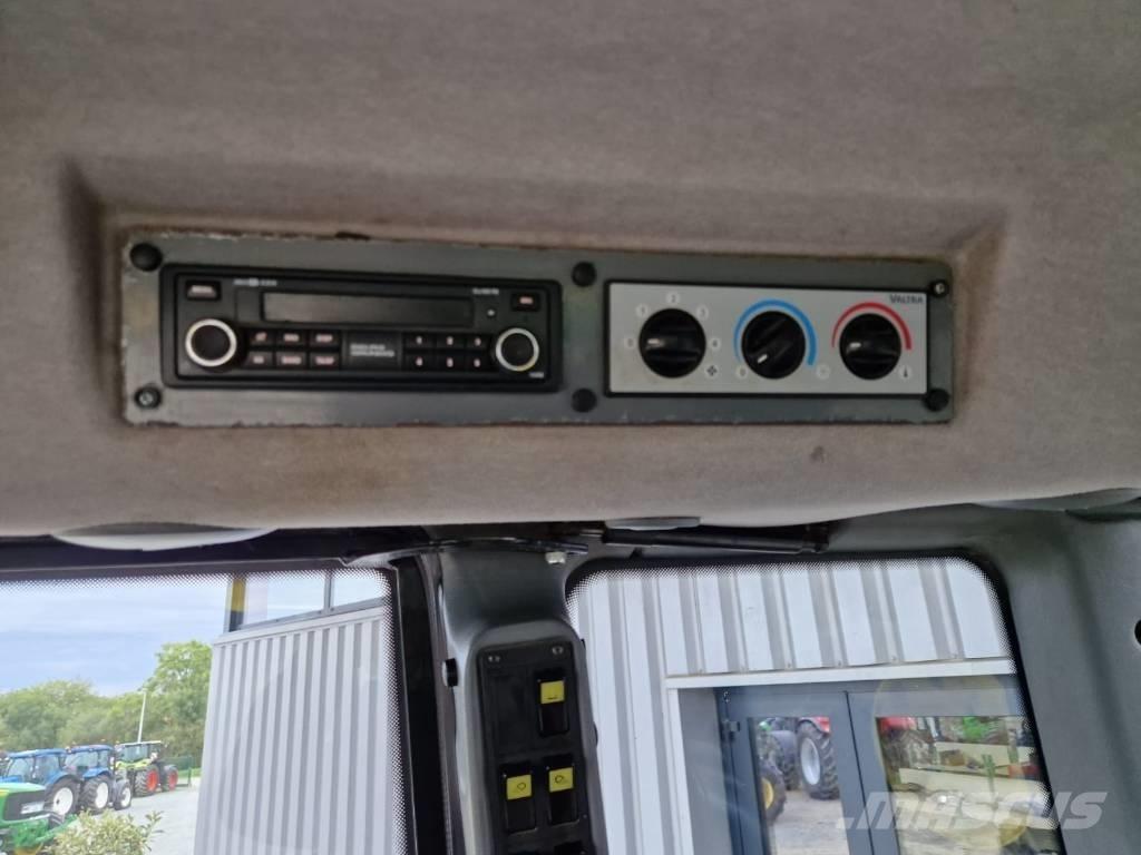 Valtra T 171 الجرارات