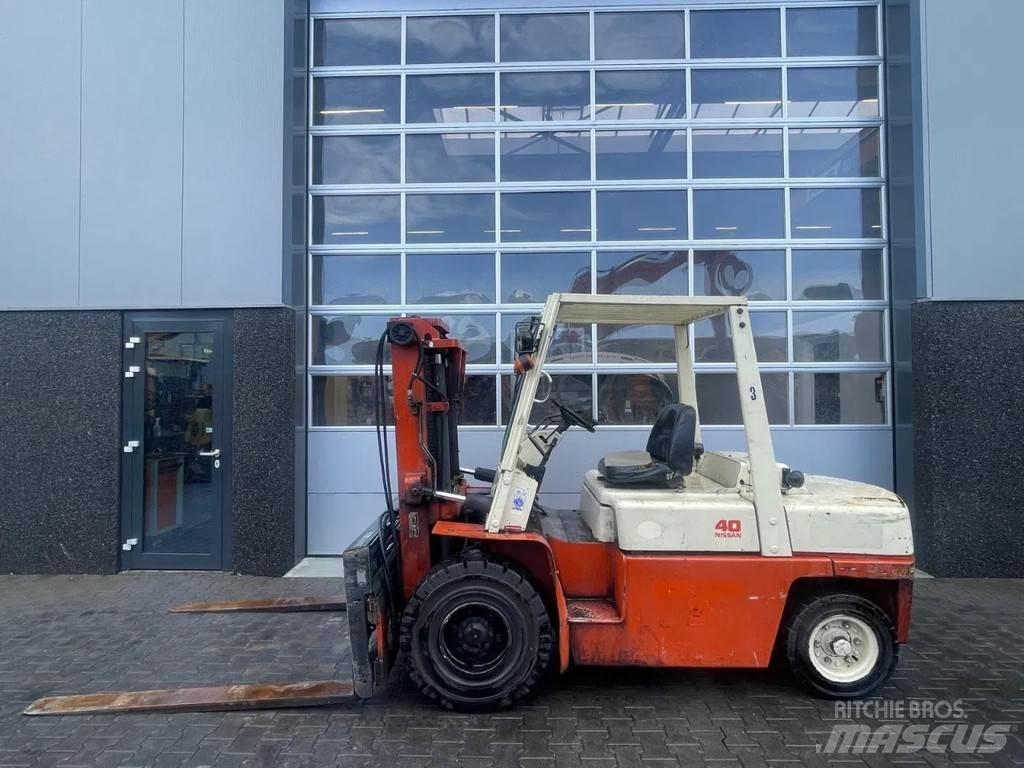Nissan 40 شاحنات ذات رافعات شوكية - أخرى