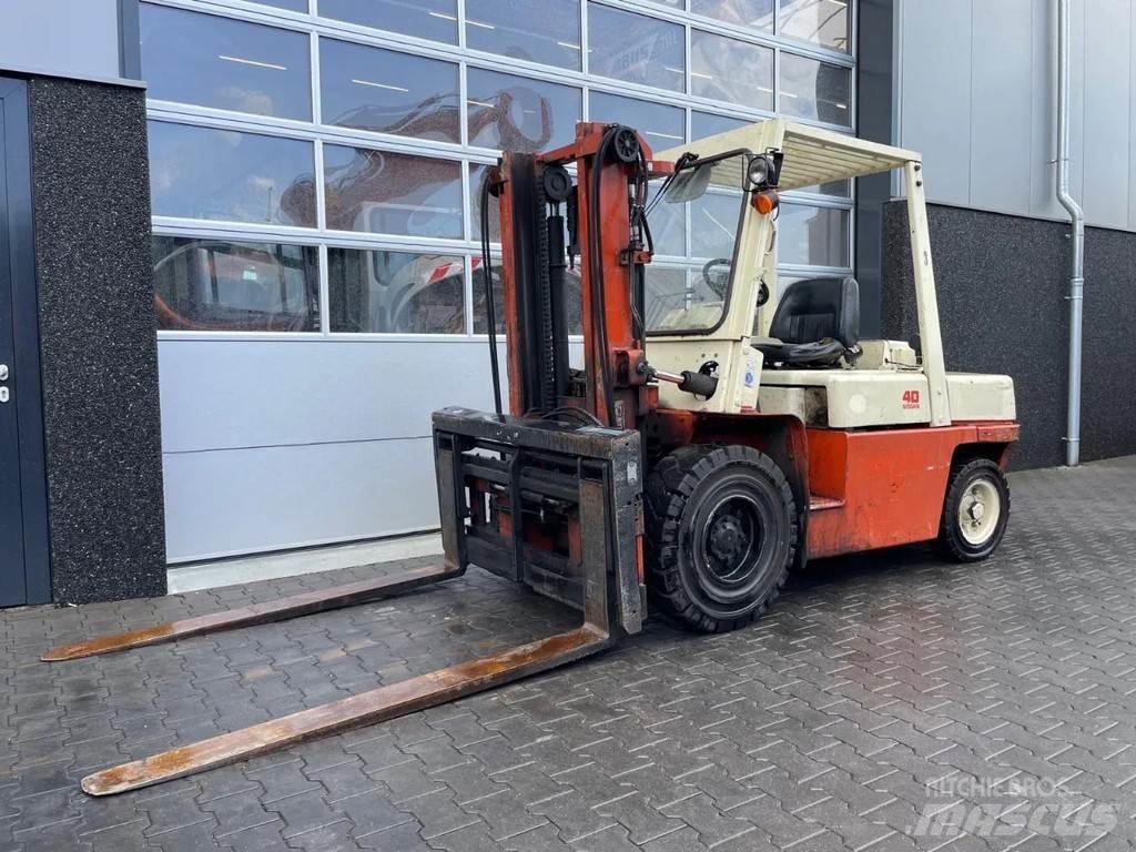 Nissan 40 شاحنات ذات رافعات شوكية - أخرى