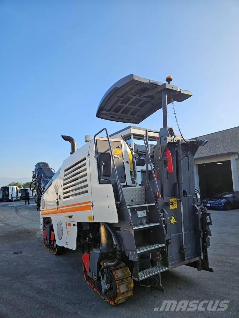 Wirtgen W 100 F ماكينات الكشط البارد للأسفلت
