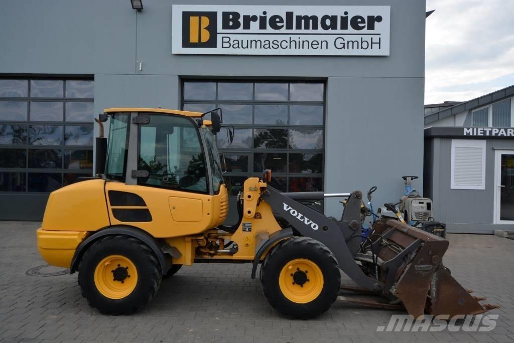 Volvo L 25 F Z لوادر بعجل