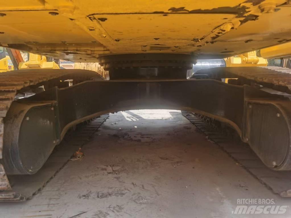 Komatsu PC 200 حفارات زحافة