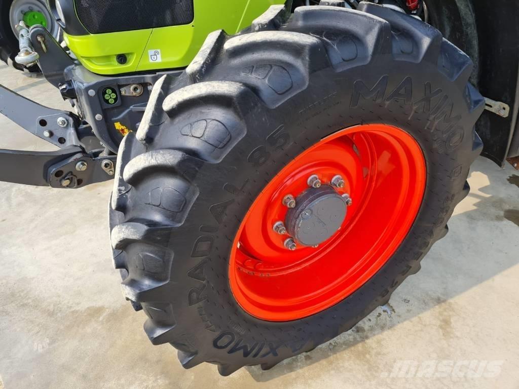 CLAAS Arion 440 CIS الجرارات