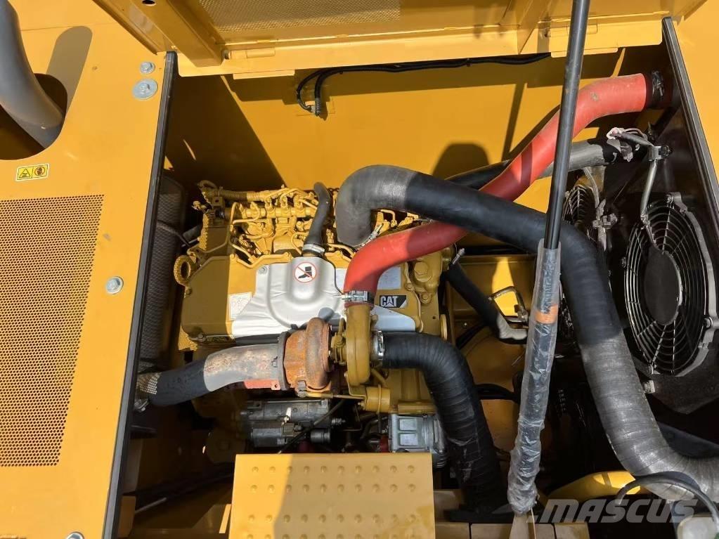 CAT 320 D GC حفارات زحافة