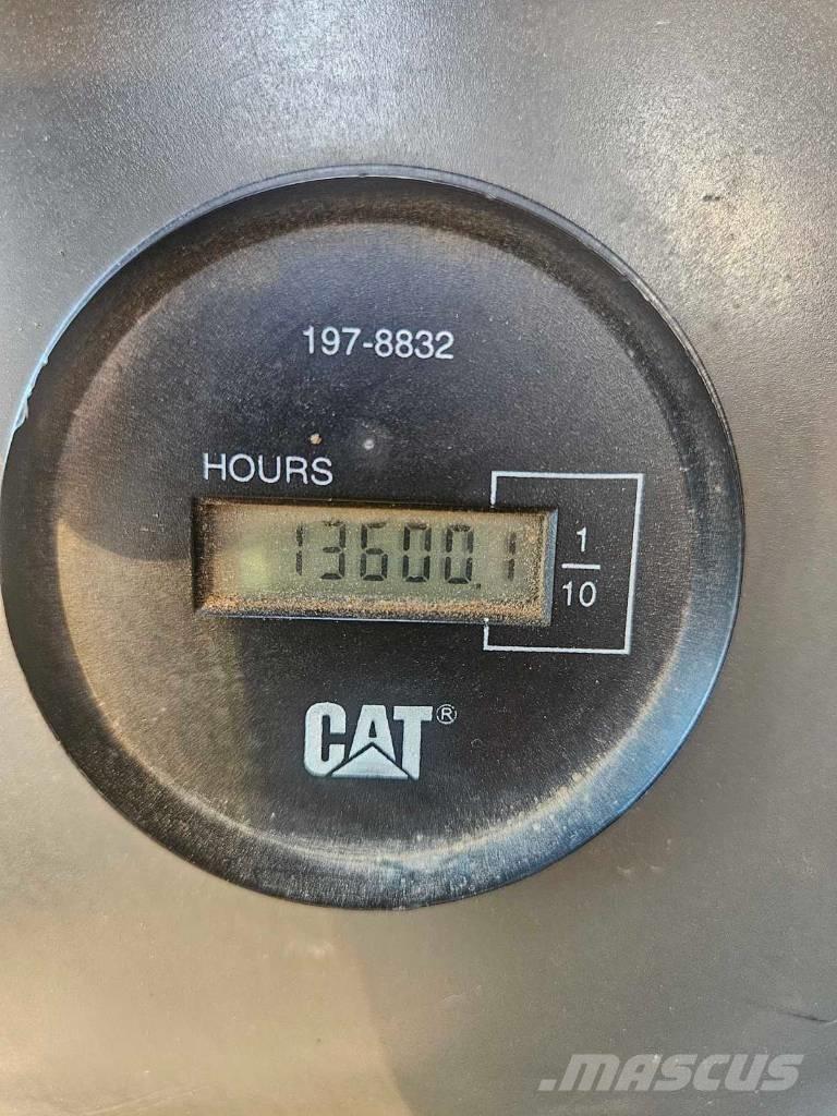 CAT M 316 D حفارات بعجل