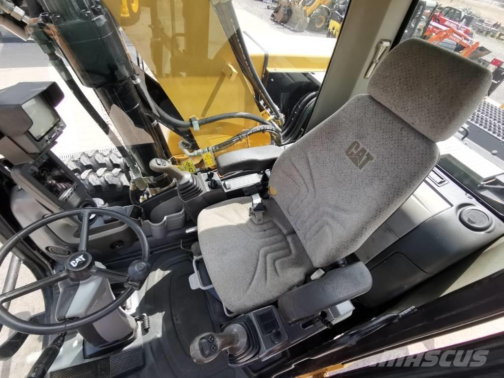 CAT M 316 D حفارات بعجل