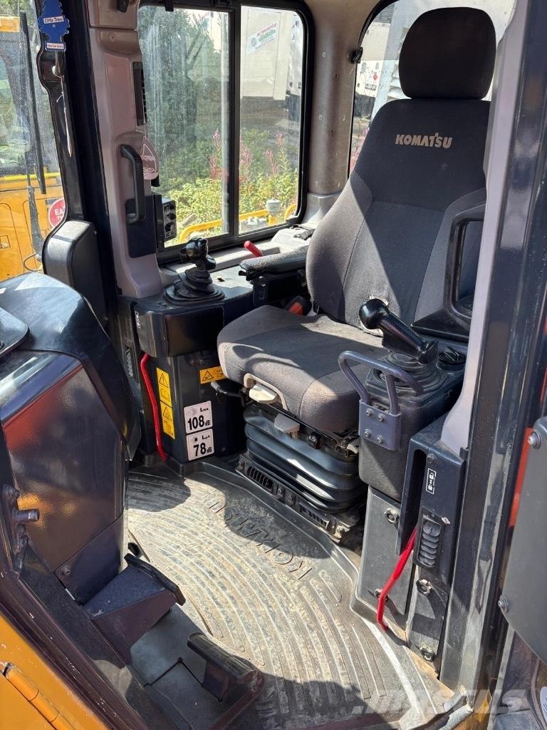 Komatsu D 65 PXi-18 بلدوزرات مجنزرة