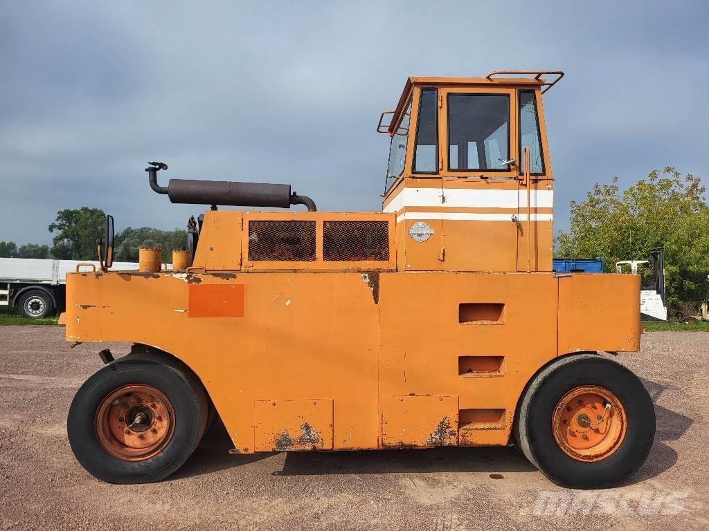 Hamm GRW 10 مداحل ذات إطارات هوائية