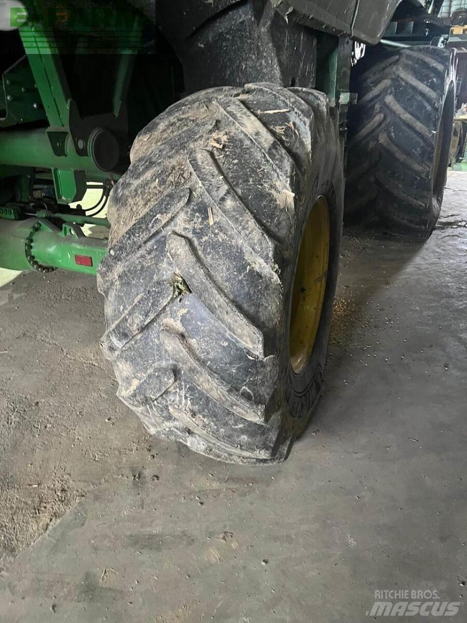 John Deere t670 حصادات